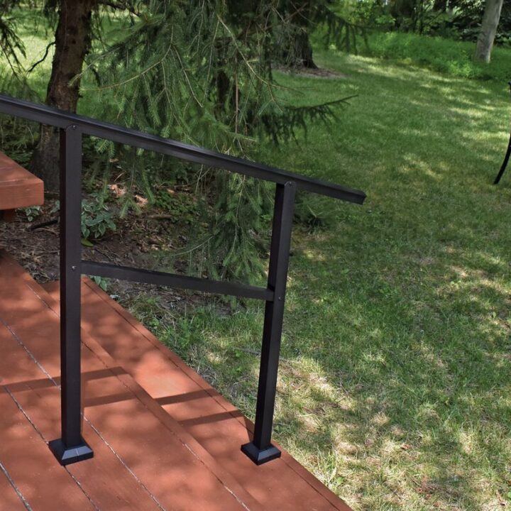 How to Choose Metal Railing for Residential and Commercial Projects